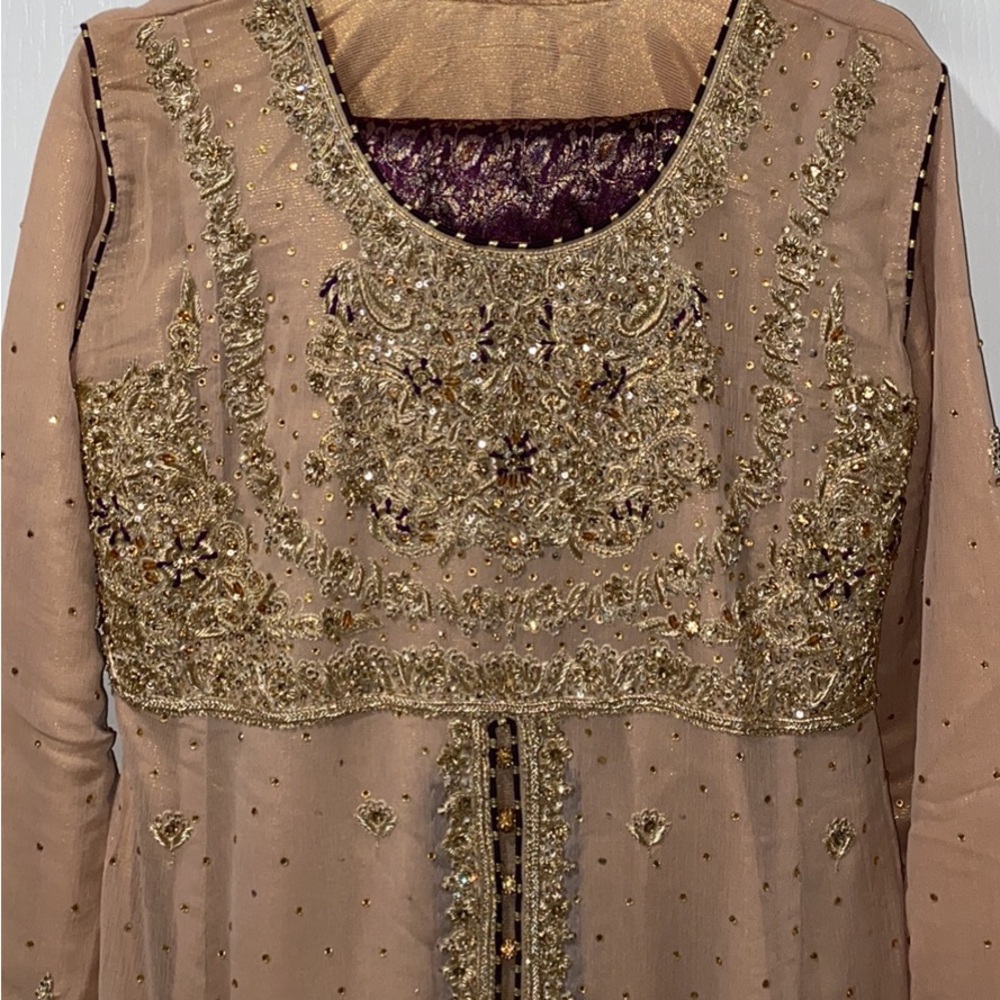 Beautiful Pakistani 3 Piece Suit